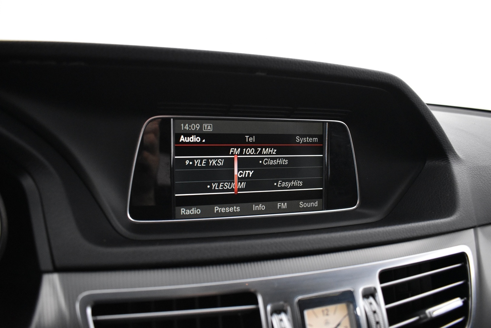 MERCEDES-BENZ E 2015