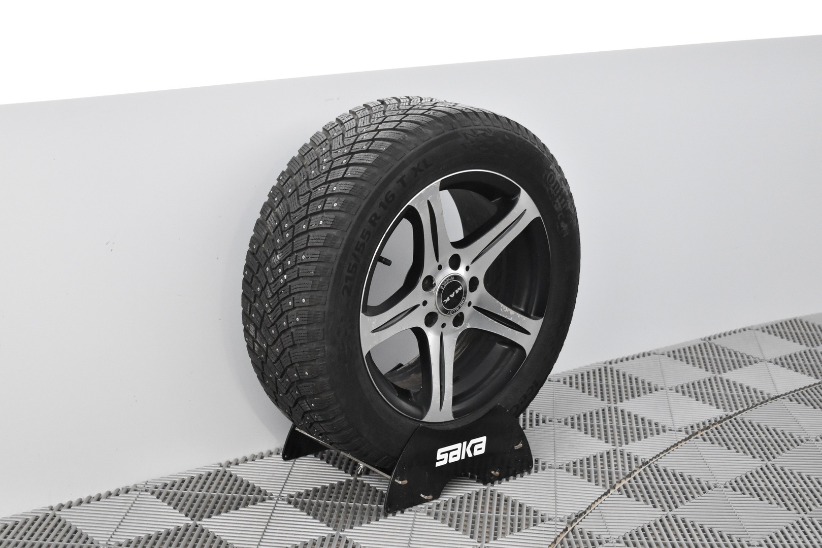 MERCEDES-BENZ E 2015