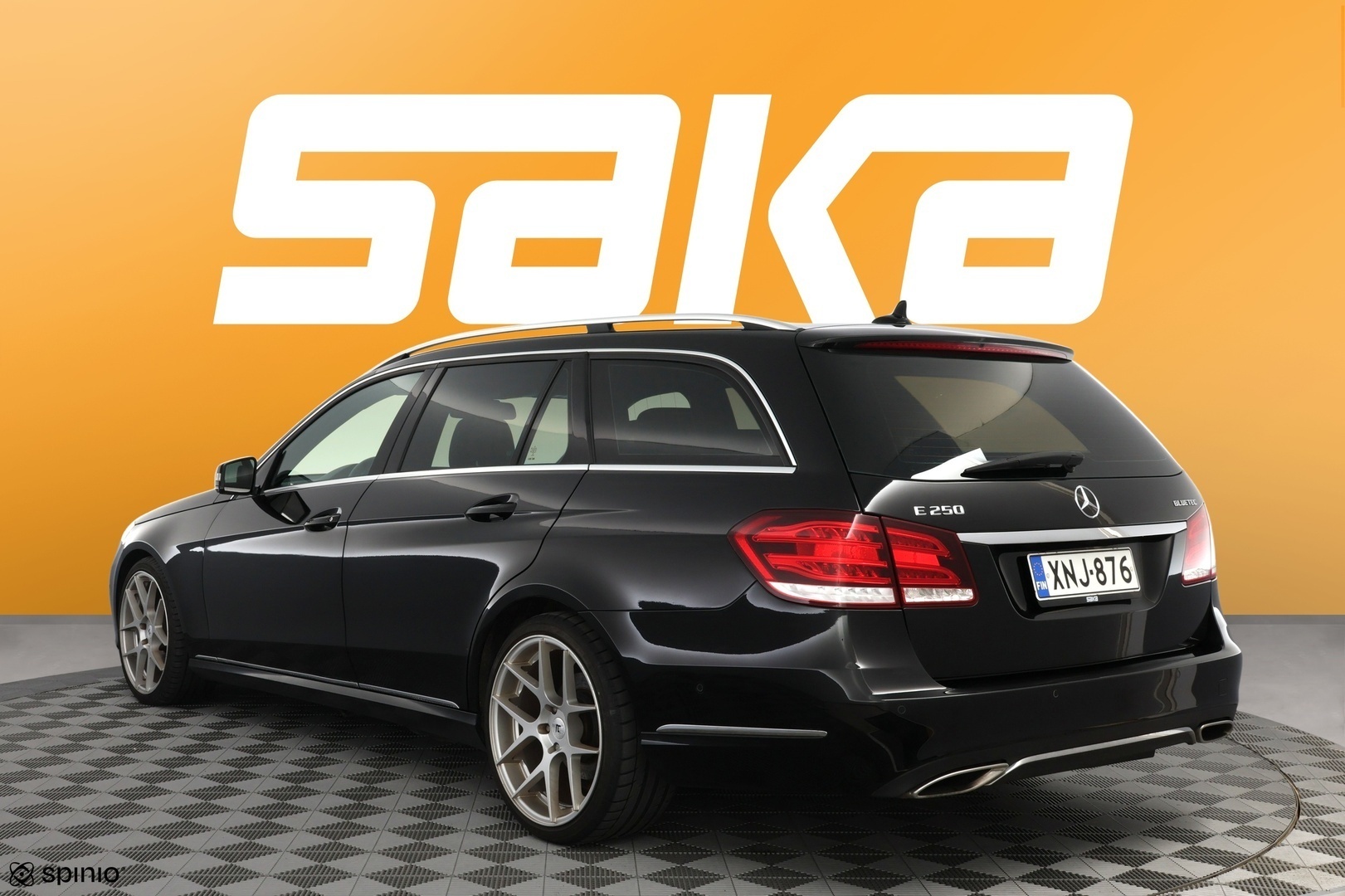 MERCEDES-BENZ E 2015