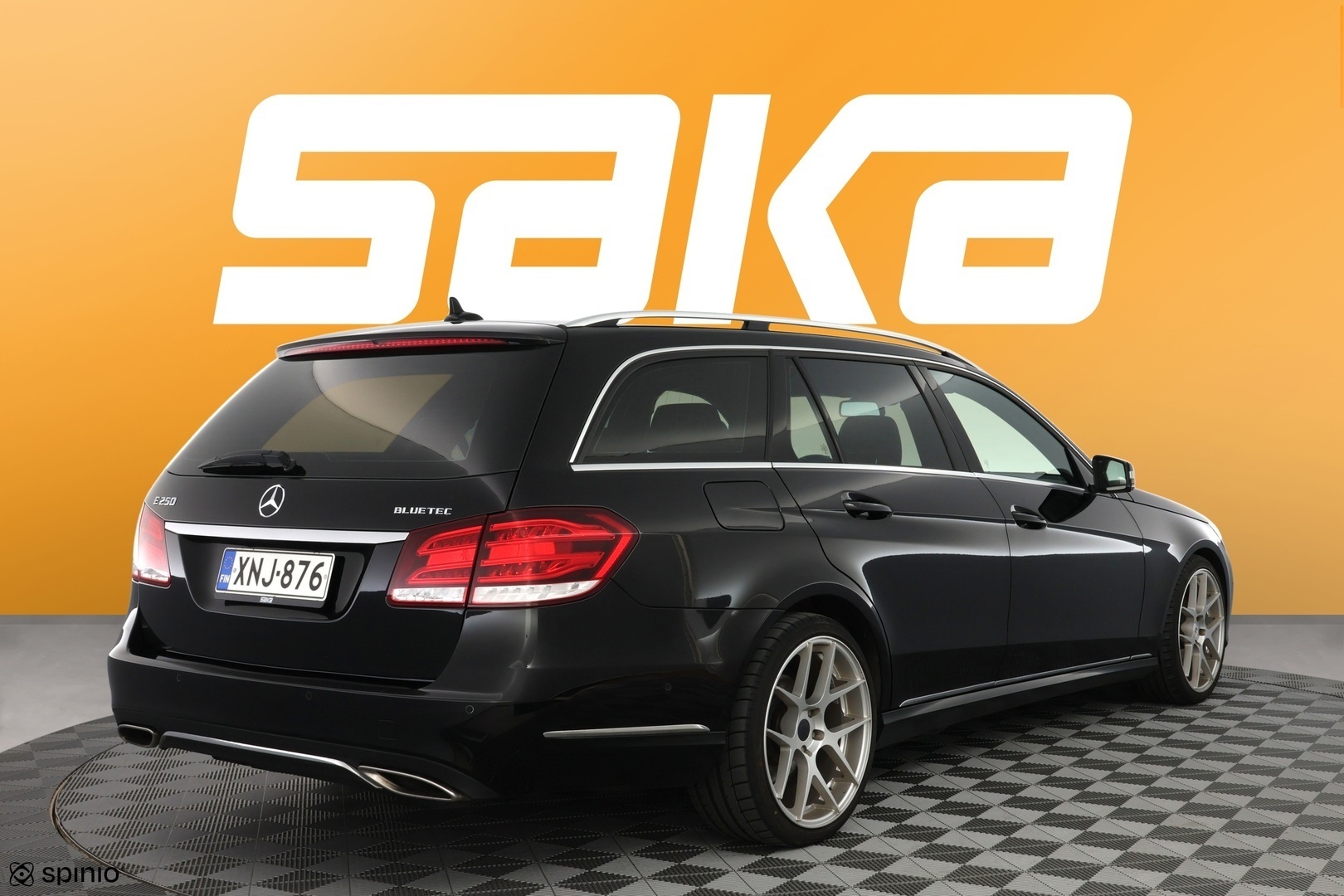 MERCEDES-BENZ E 2015