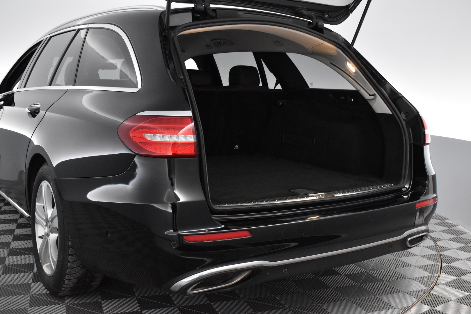 MERCEDES-BENZ E 2018