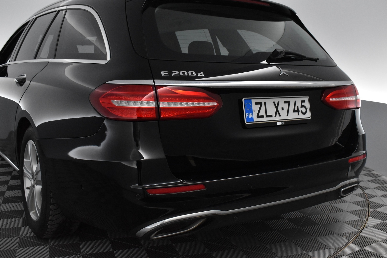 MERCEDES-BENZ E 2018