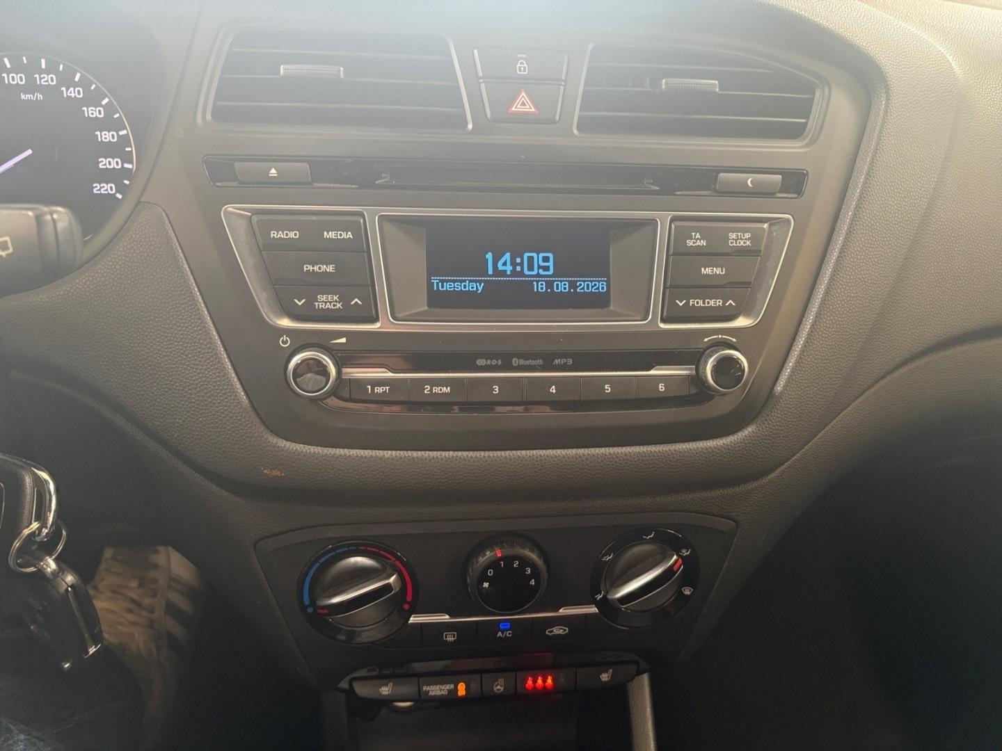 HYUNDAI i20 11