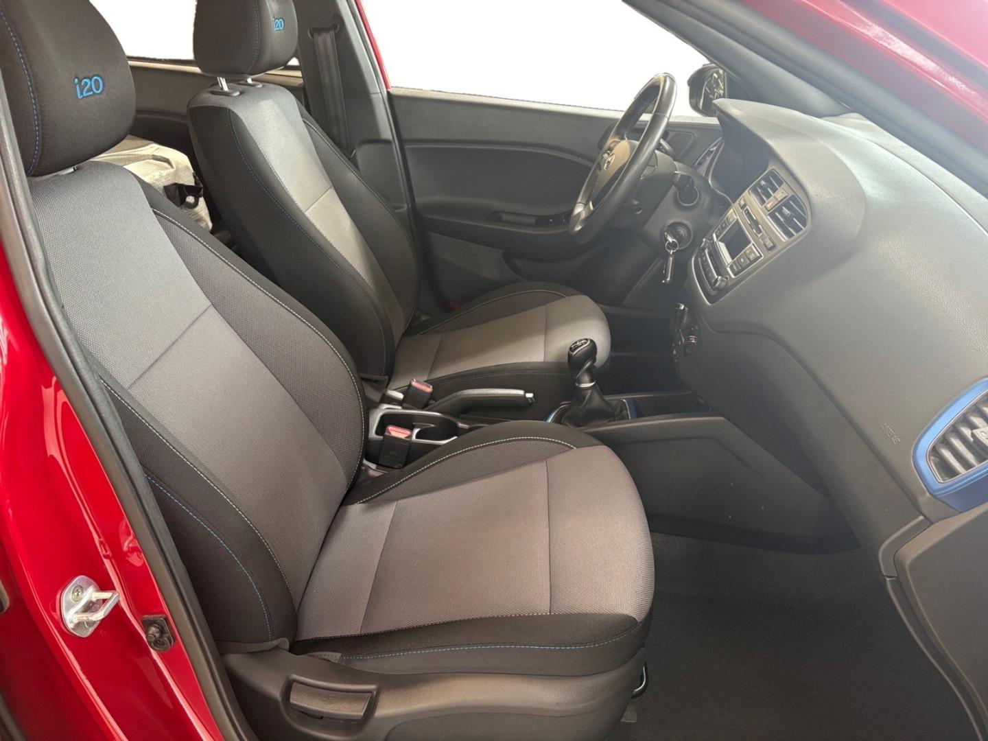 HYUNDAI i20 9