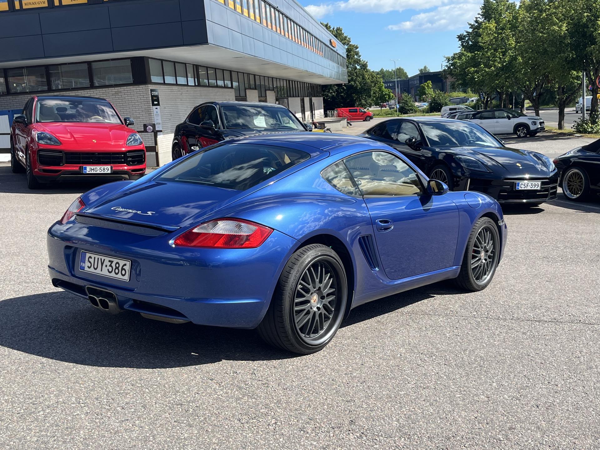 PORSCHE Cayman 3