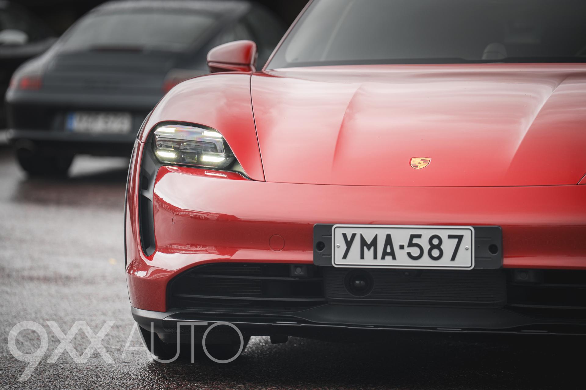 PORSCHE Taycan 10