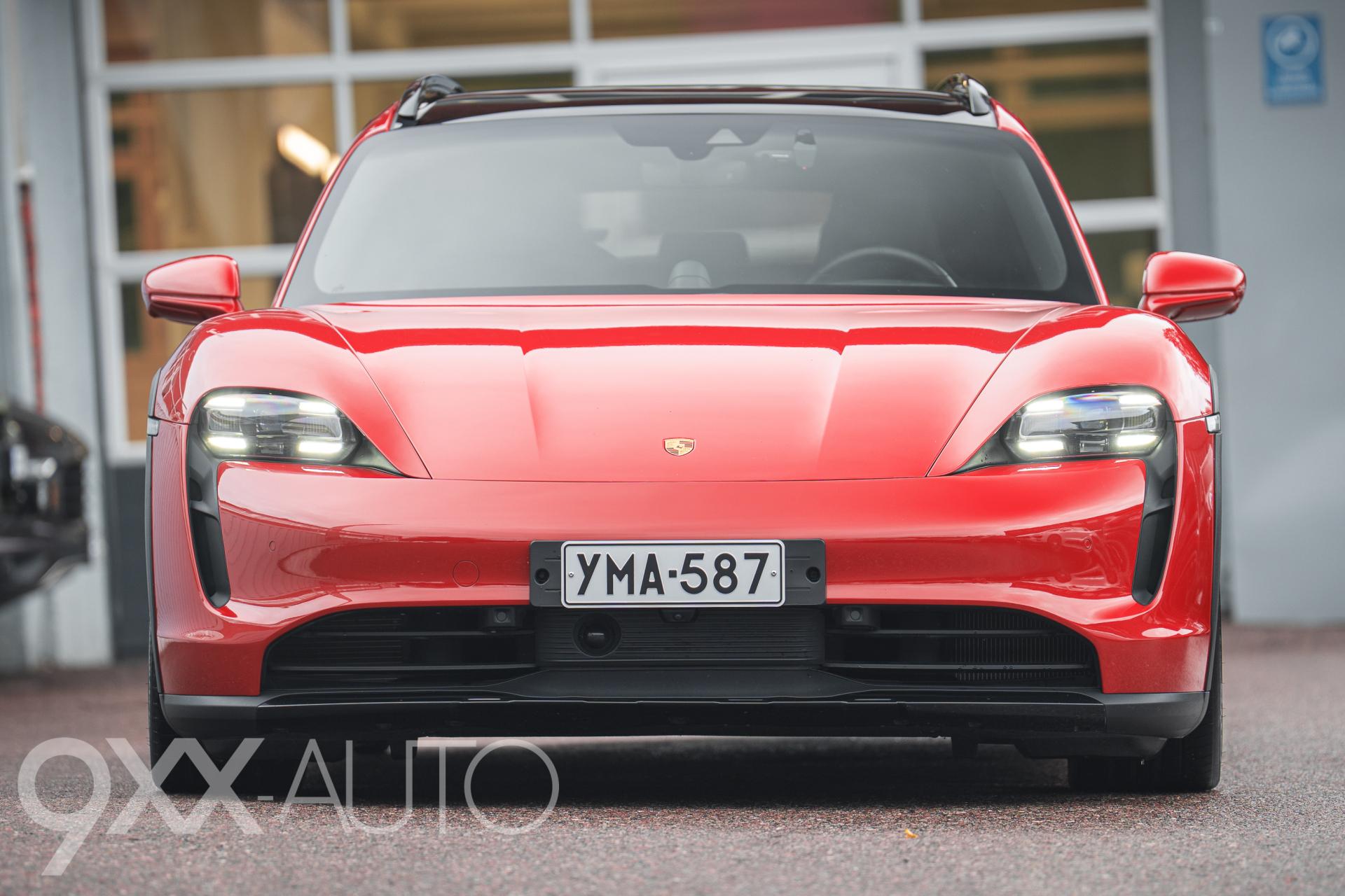 PORSCHE Taycan 11