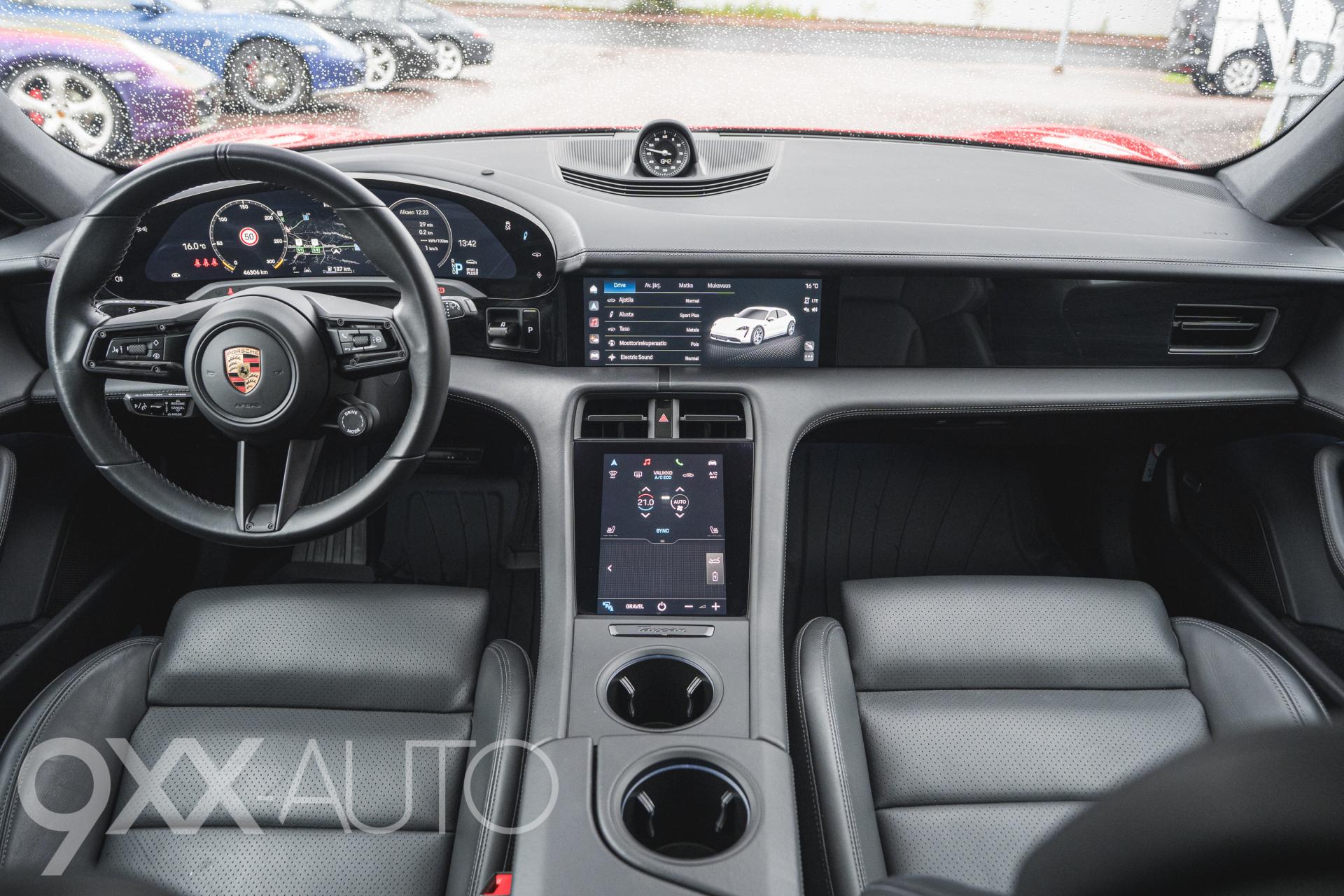 PORSCHE Taycan 12