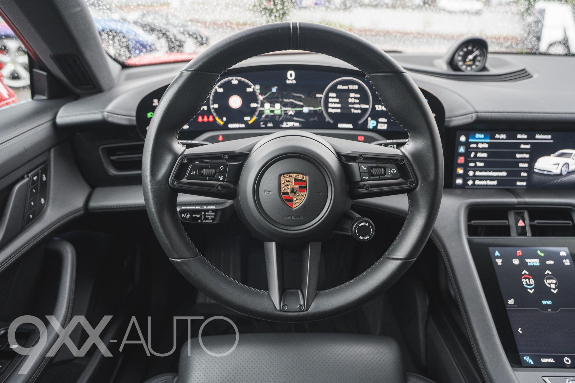 PORSCHE Taycan 13