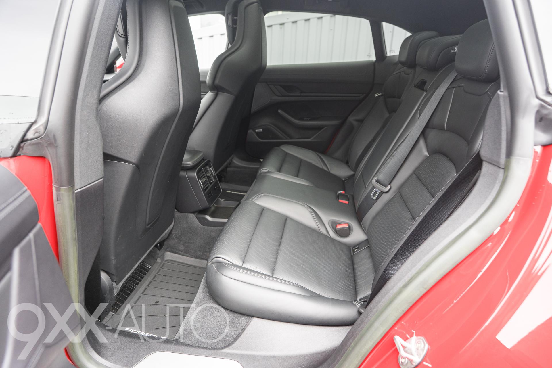 PORSCHE Taycan 14