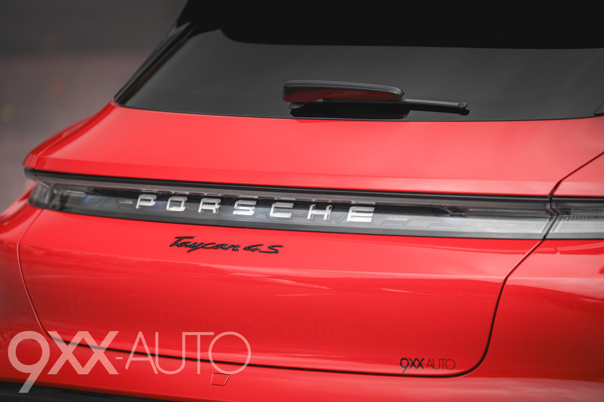 PORSCHE Taycan 8