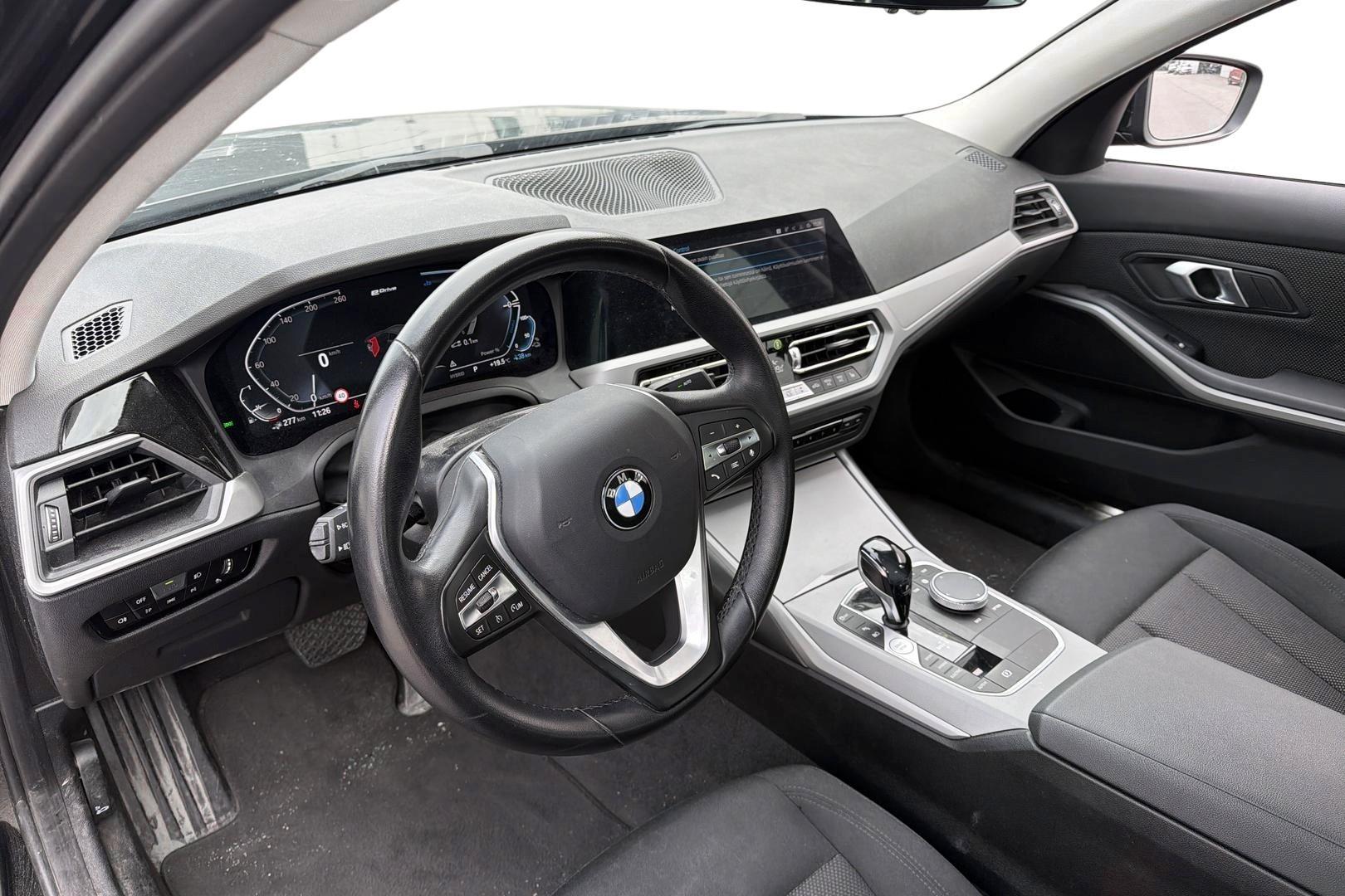 BMW 330 2021