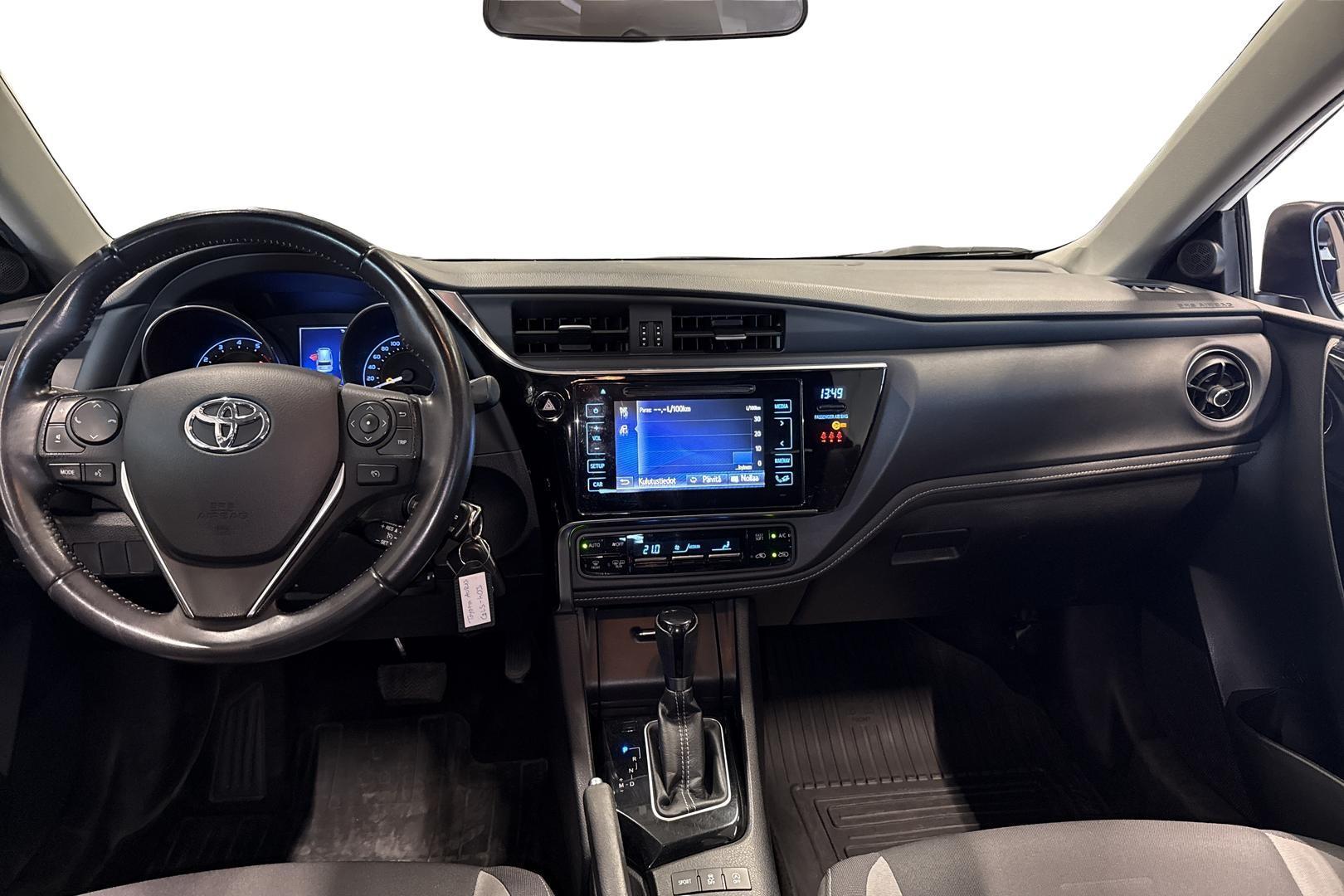 TOYOTA AURIS 2016