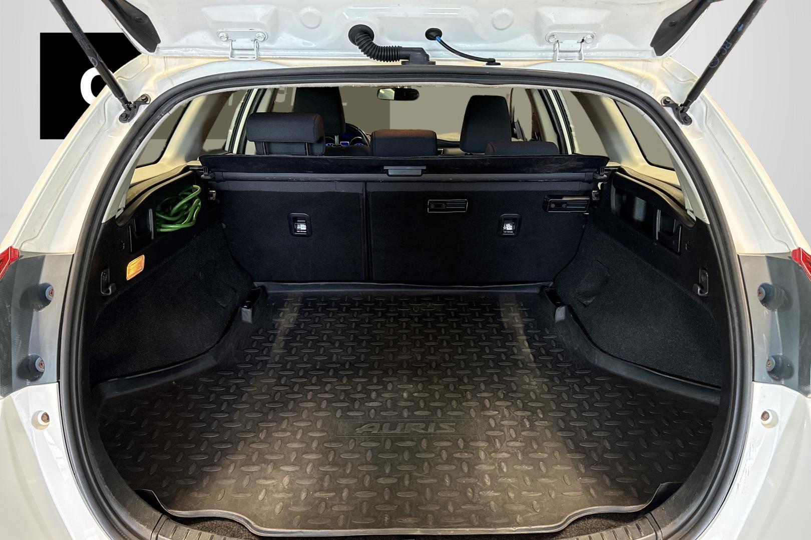 TOYOTA AURIS 2016