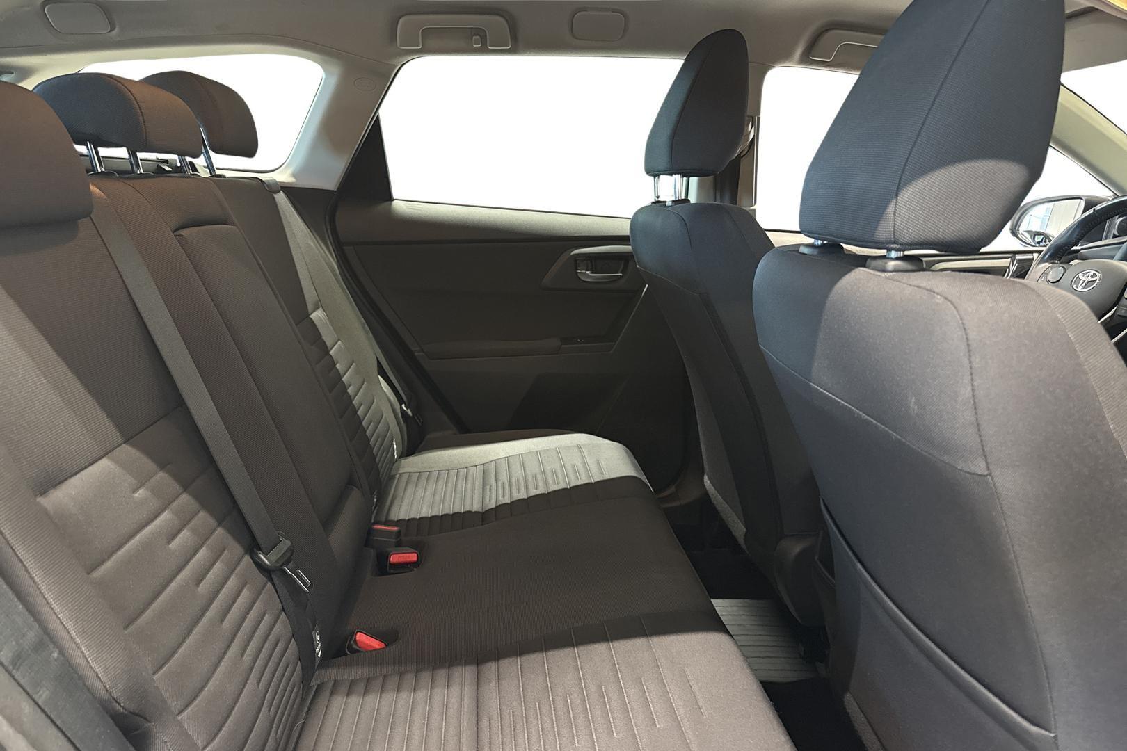 TOYOTA AURIS 2016