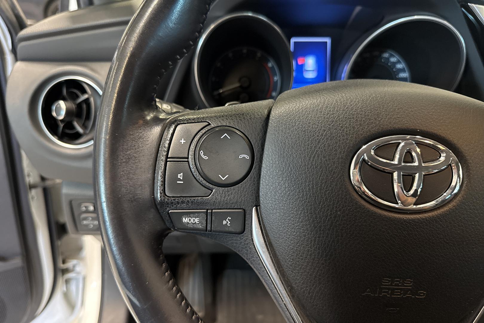 TOYOTA AURIS 2016