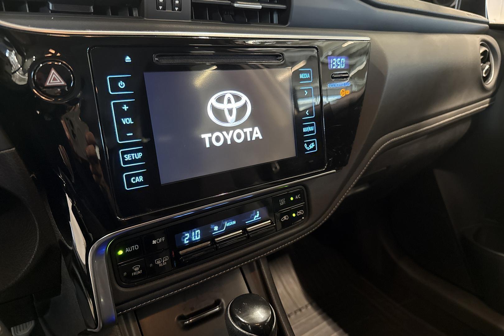TOYOTA AURIS 2016