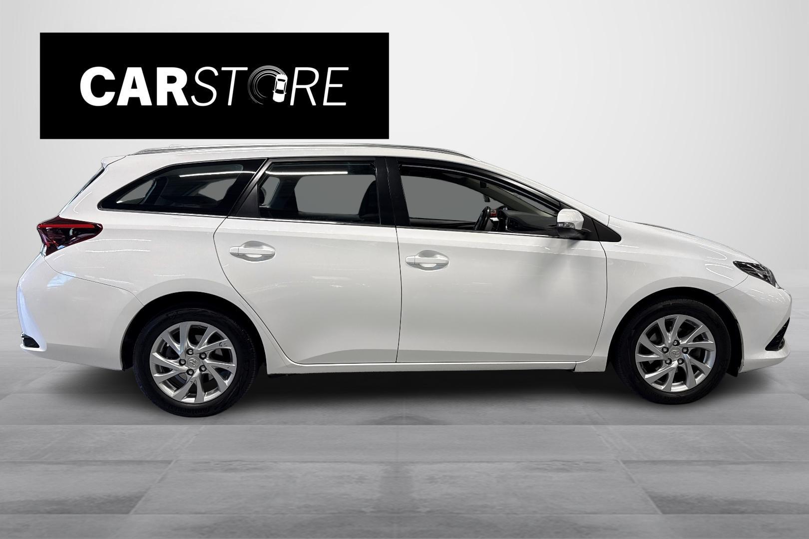 TOYOTA AURIS 2016