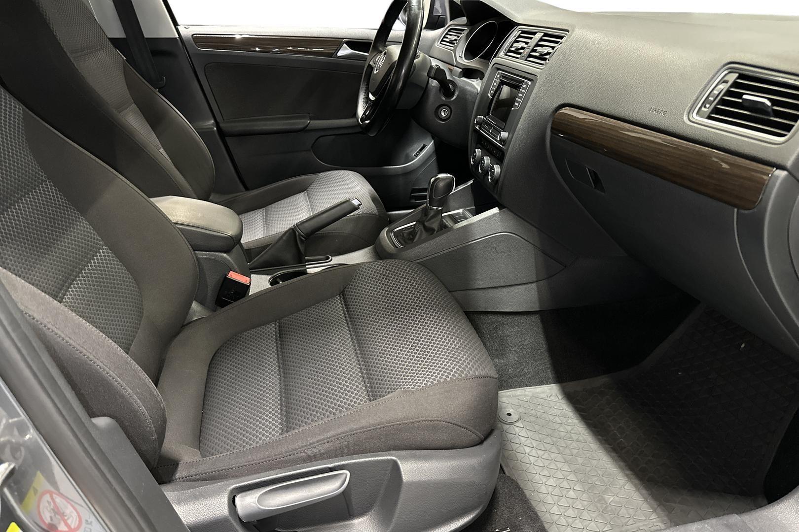 VOLKSWAGEN Jetta 2017