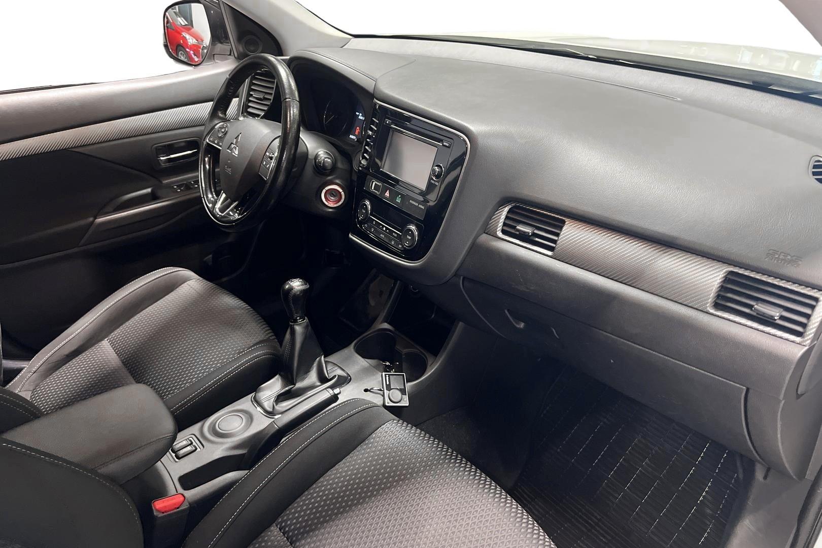 Mitsubishi Outlander 2016