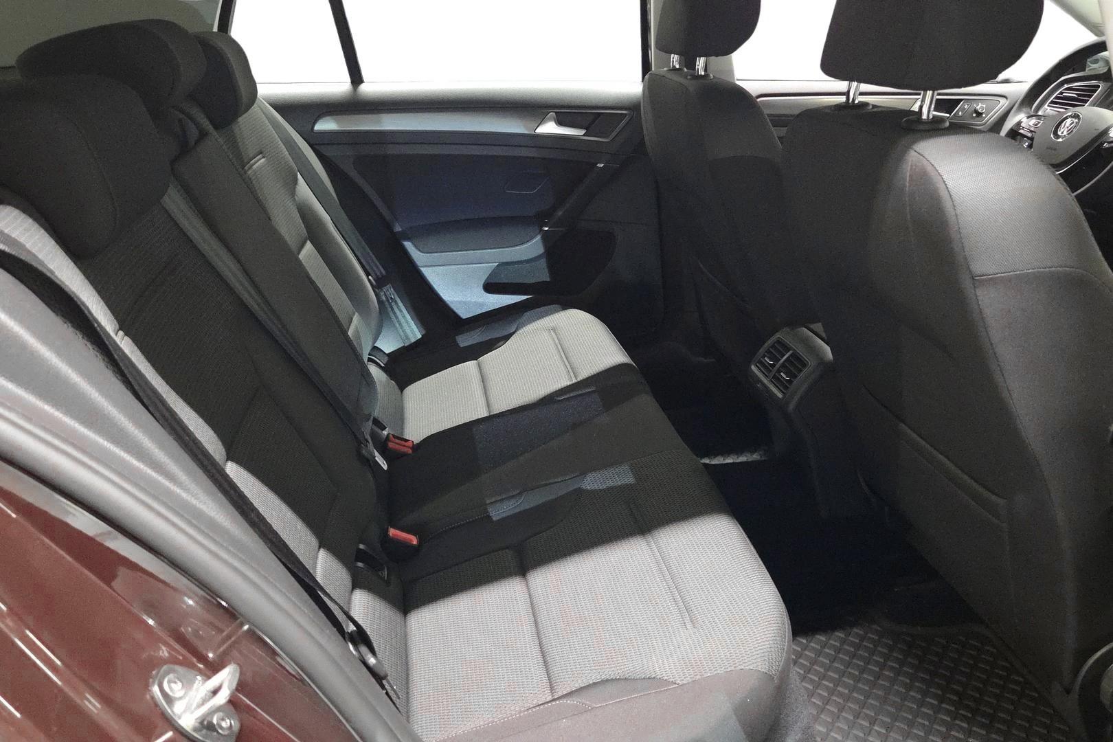 Volkswagen Golf 11