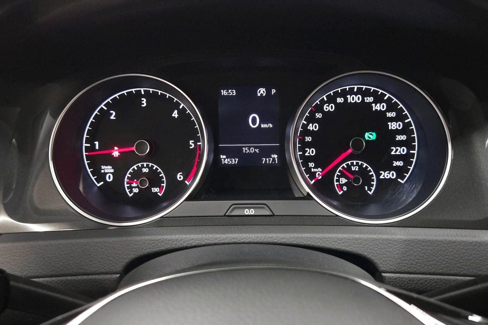 Volkswagen Golf 16