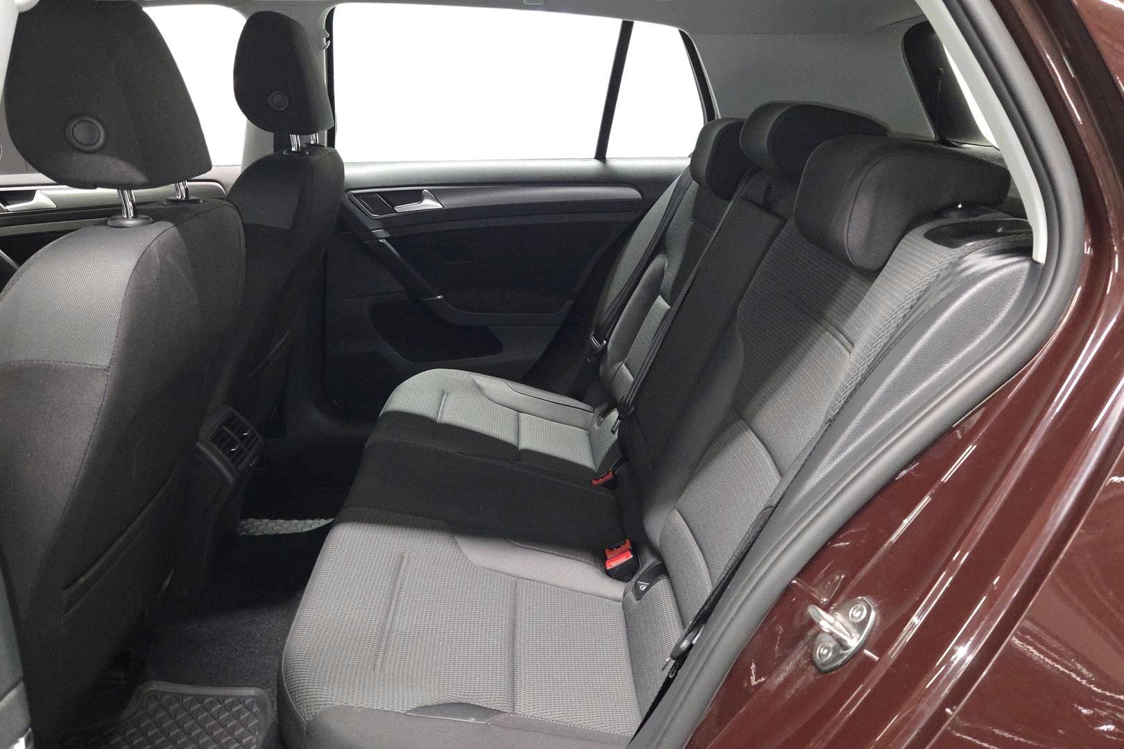 Volkswagen Golf 9