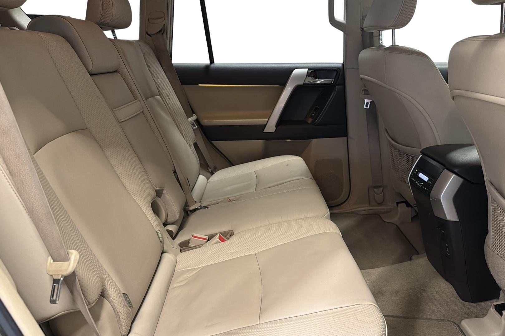 Toyota Land Cruiser 2012