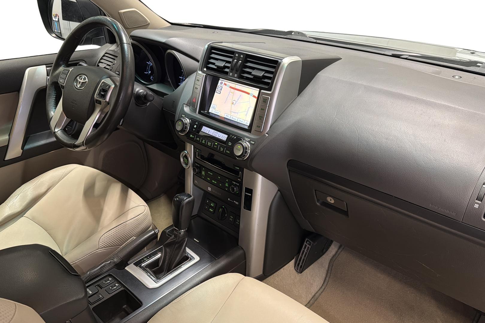 Toyota Land Cruiser 2012