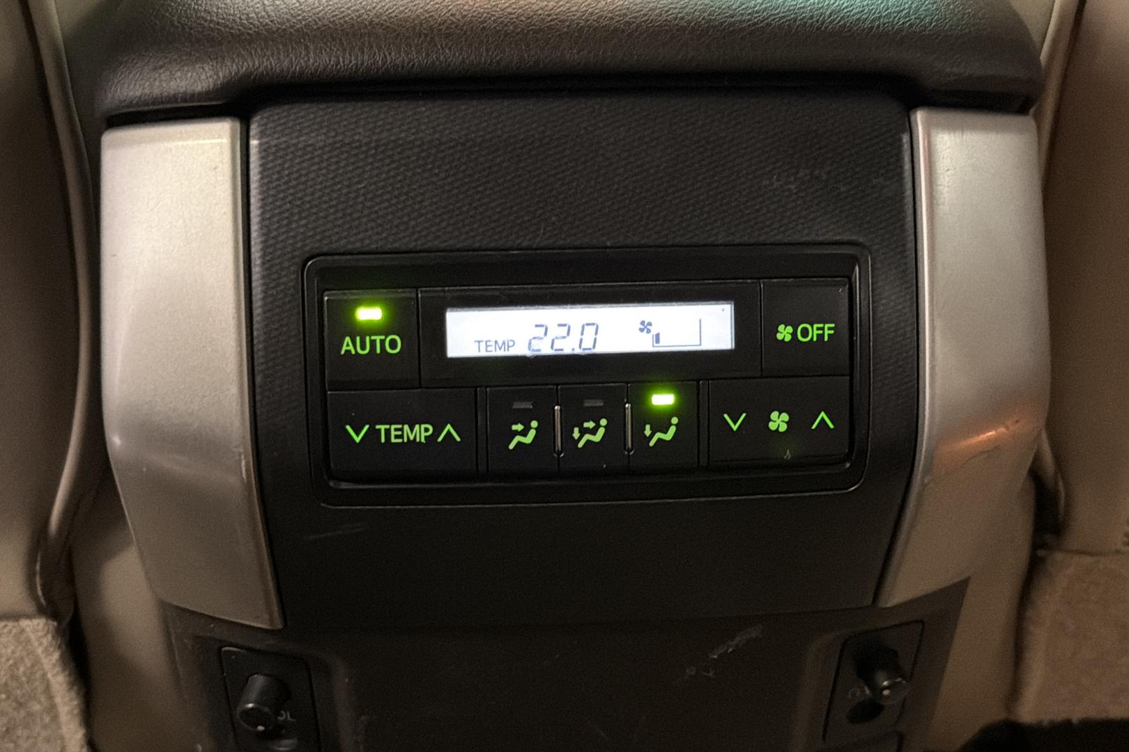 Toyota Land Cruiser 2012