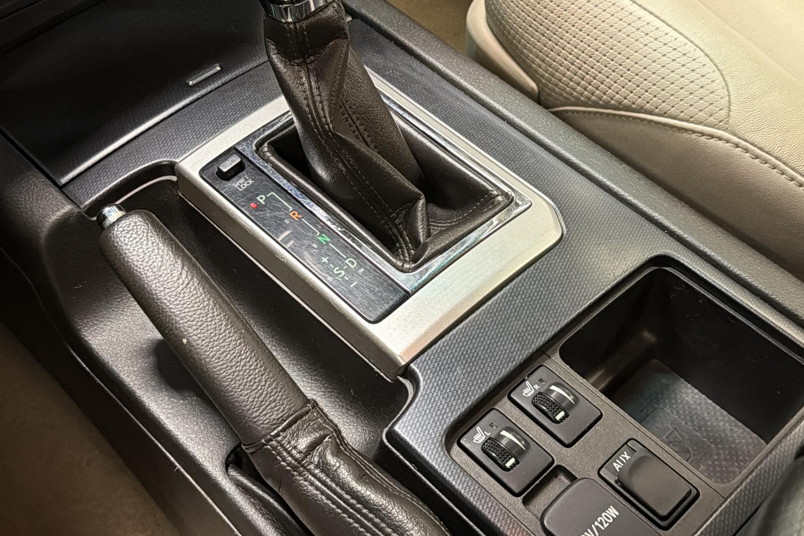 Toyota Land Cruiser 2012