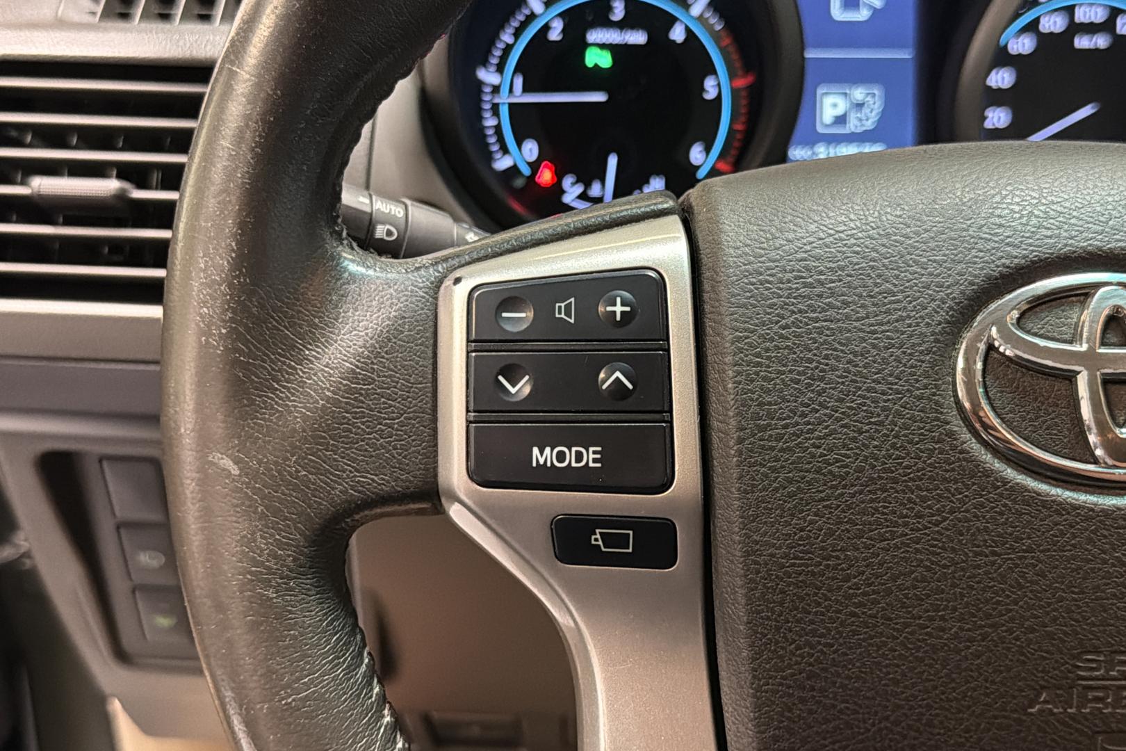 Toyota Land Cruiser 2012