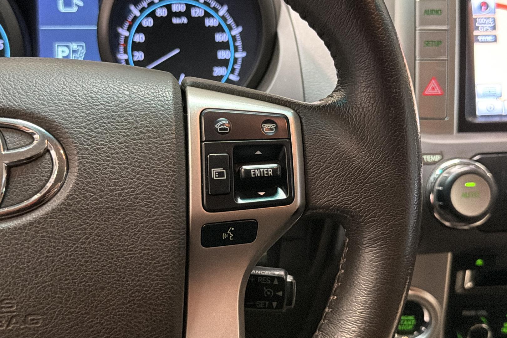 Toyota Land Cruiser 2012