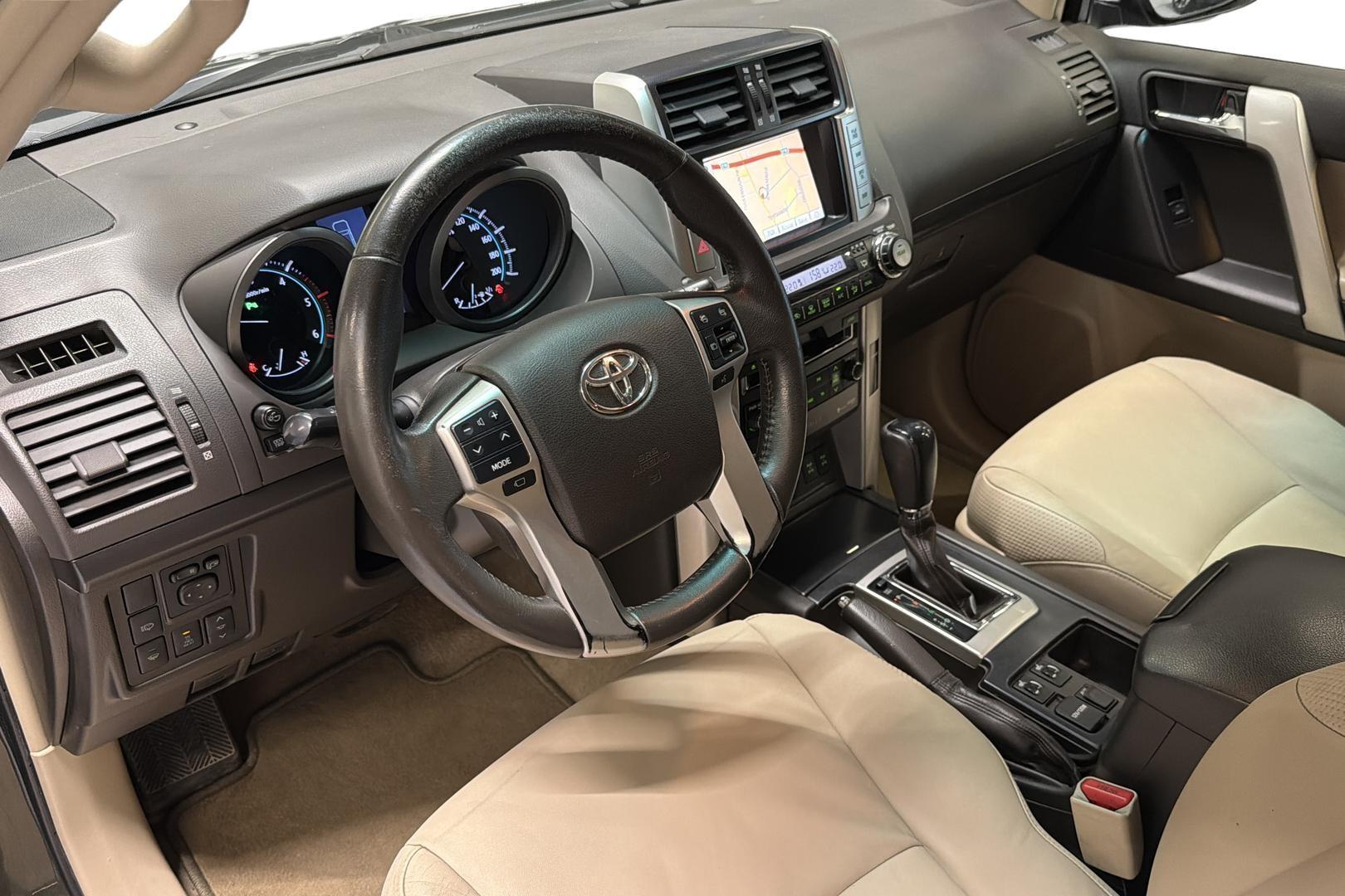 Toyota Land Cruiser 2012