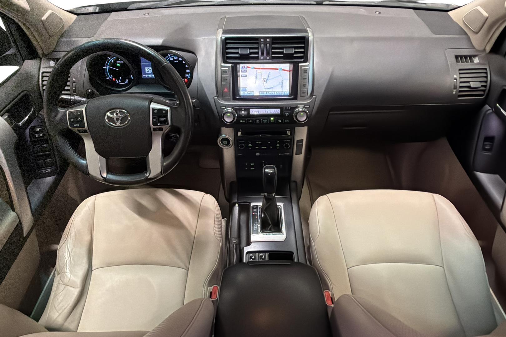 Toyota Land Cruiser 2012
