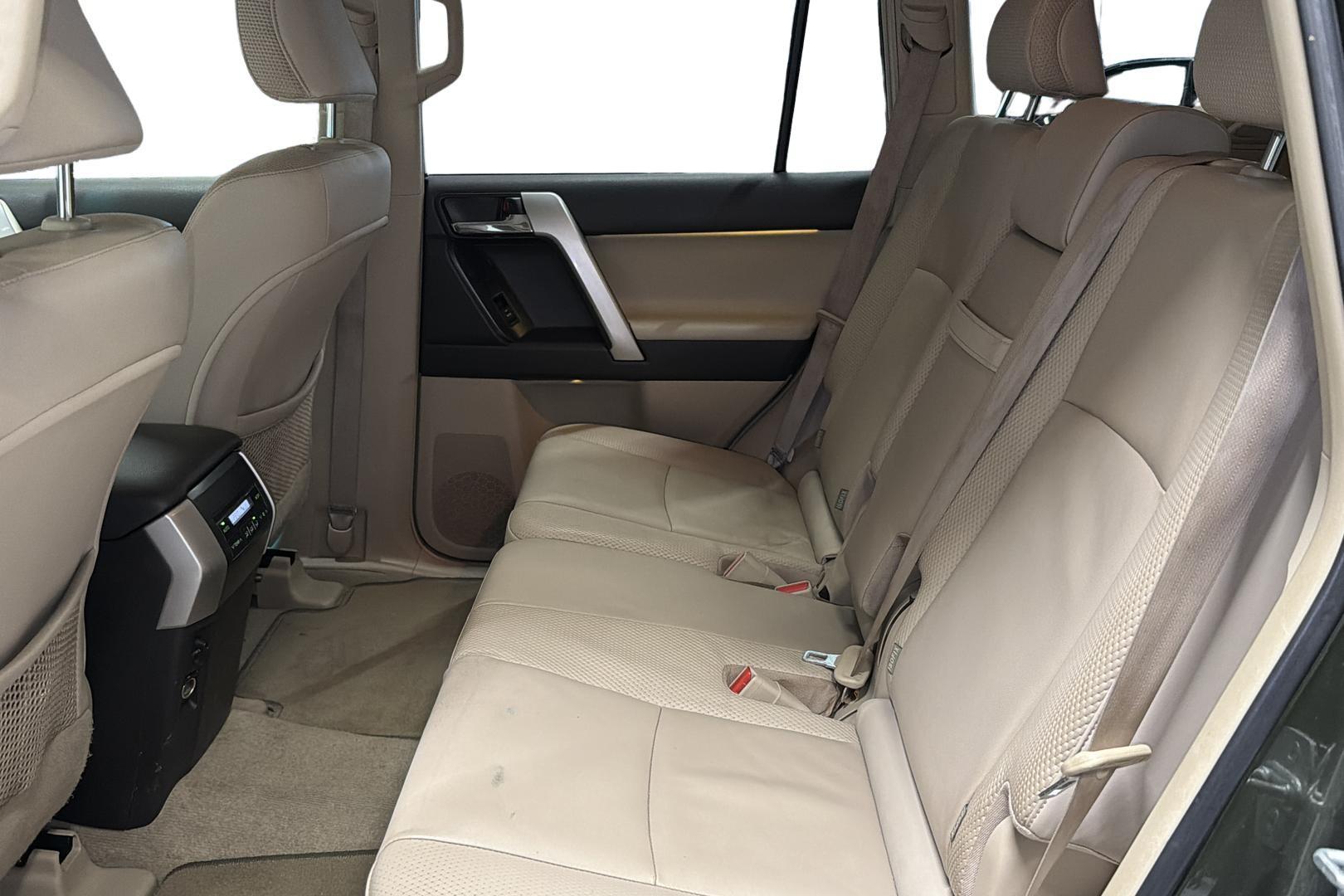 Toyota Land Cruiser 2012