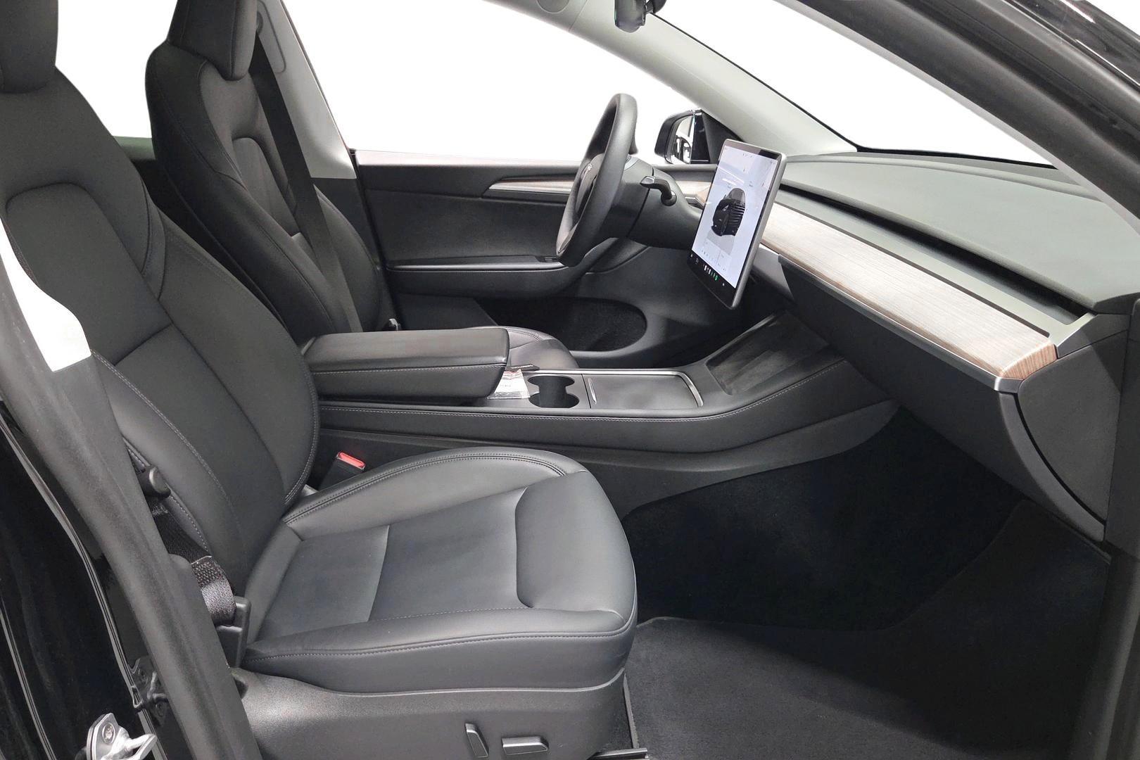 Tesla Model Y 27