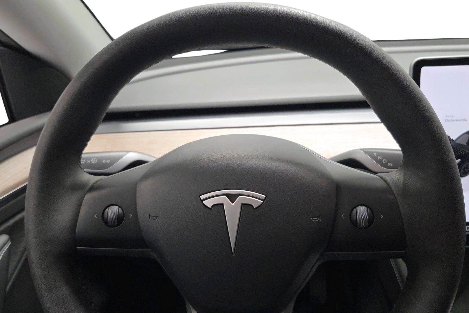 Tesla Model Y 35