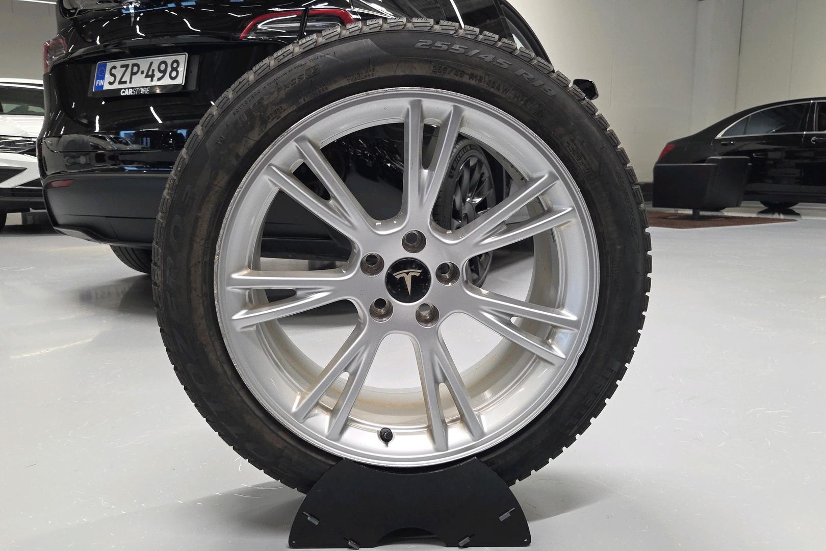 Tesla Model Y 38