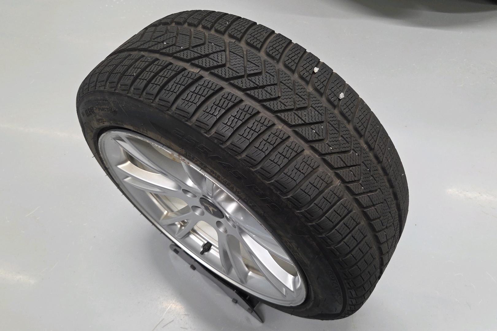 Tesla Model Y 39
