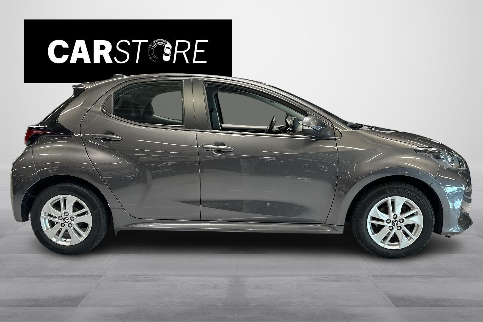 Toyota Yaris 8