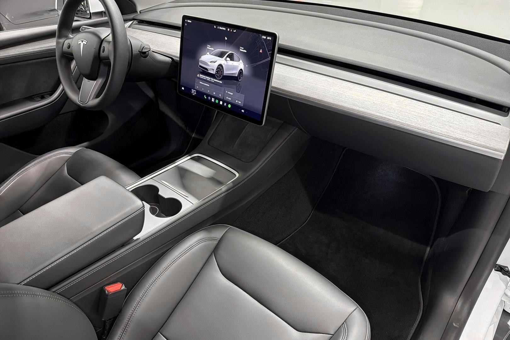 Tesla Model Y 2024