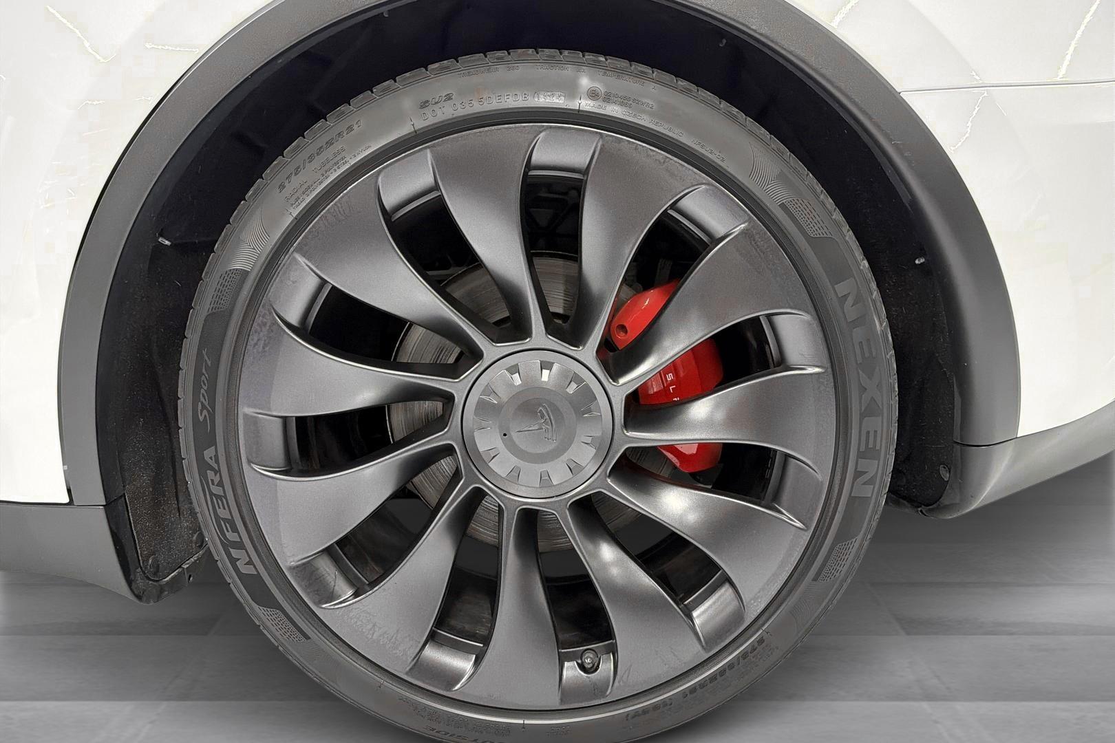 Tesla Model Y 2024