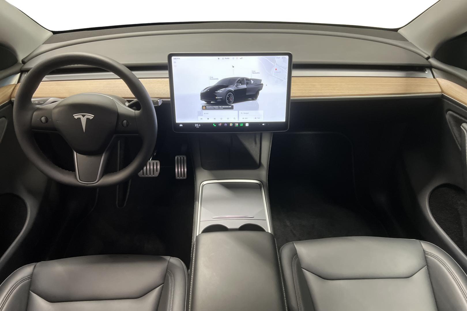 Tesla Model Y 2024