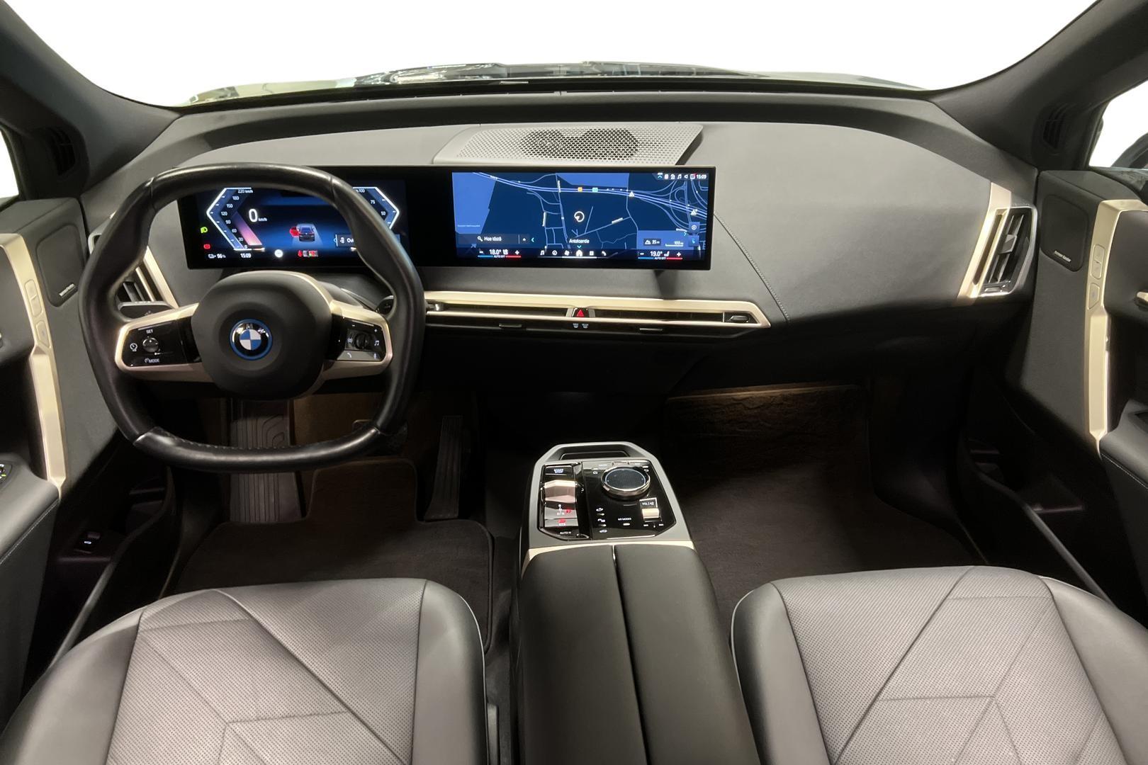BMW iX 11