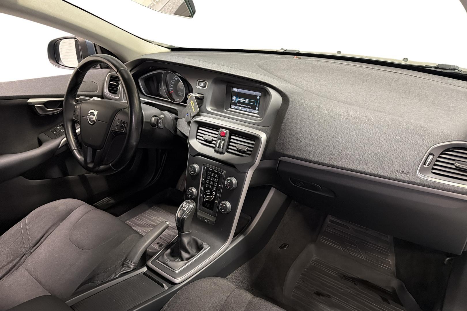 Volvo V40 2014