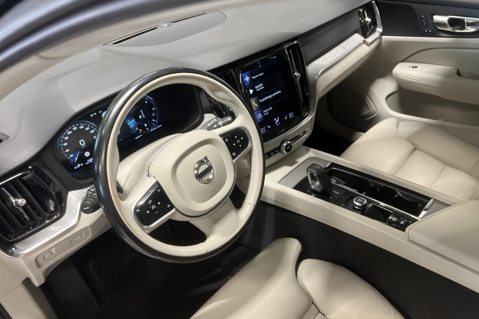 Volvo V60 Cross Country 2022