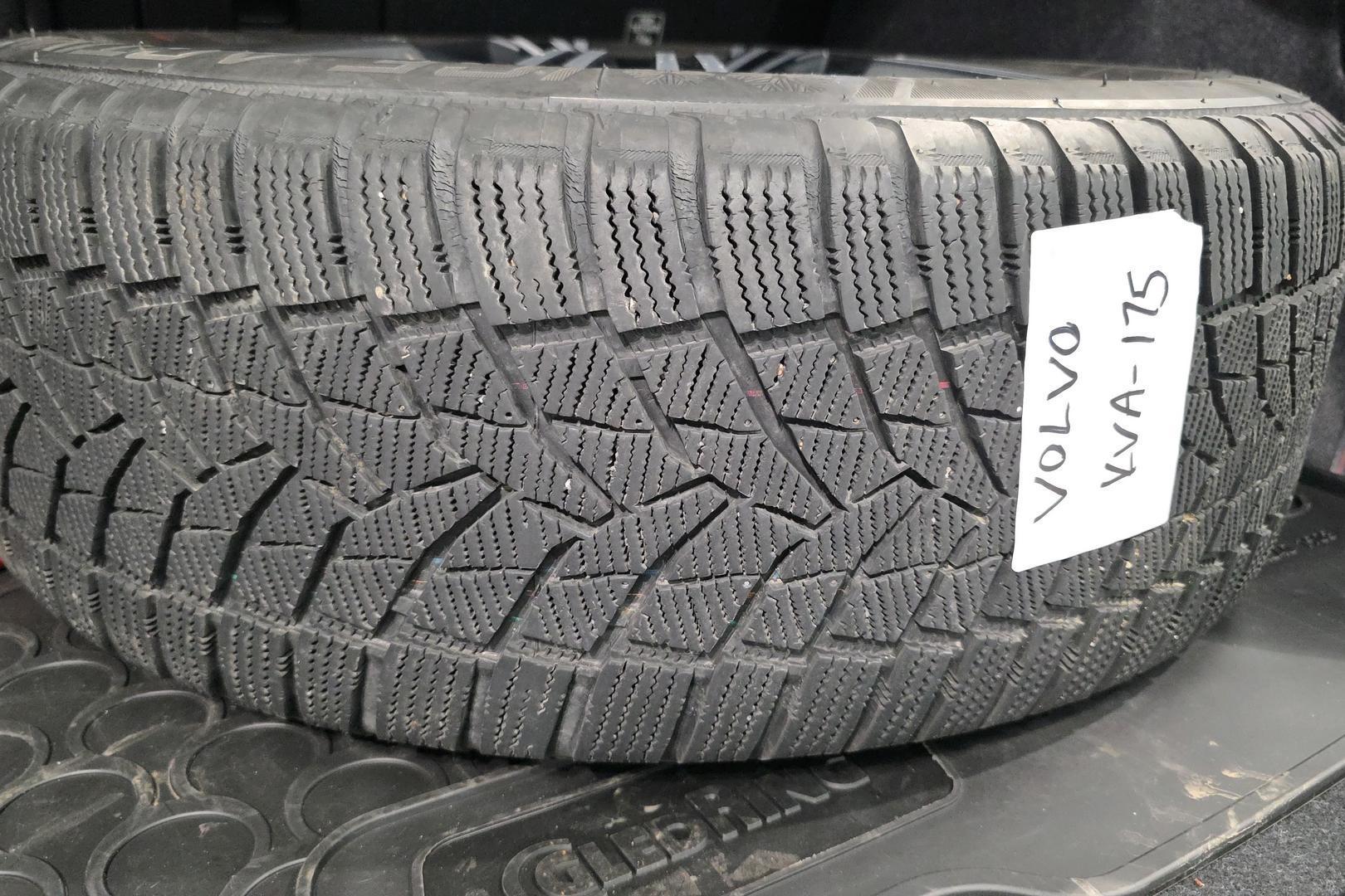 Volvo XC40 2021