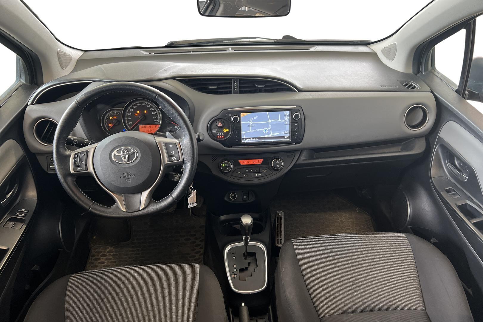 TOYOTA YARIS 2015