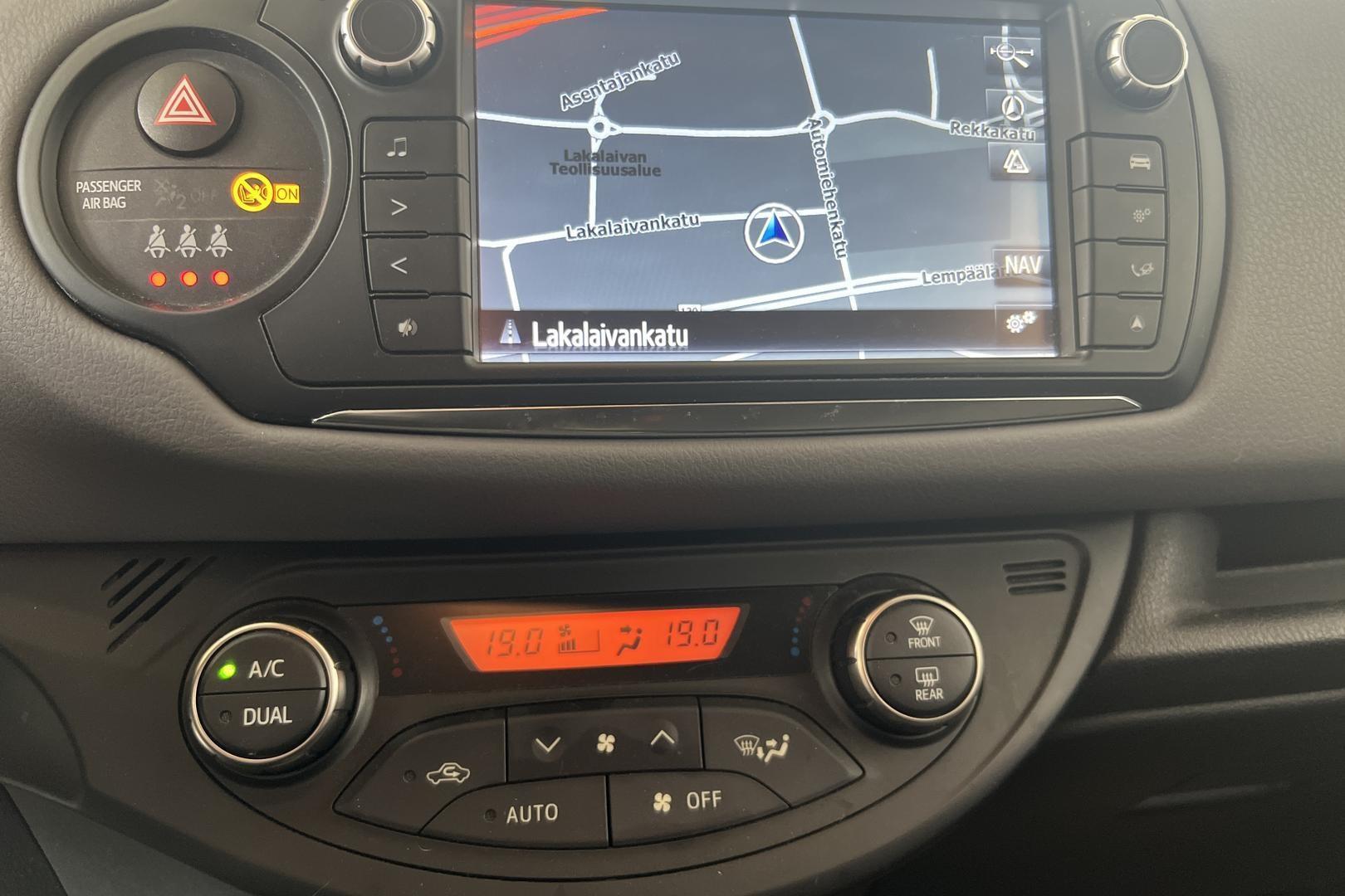 TOYOTA YARIS 2015